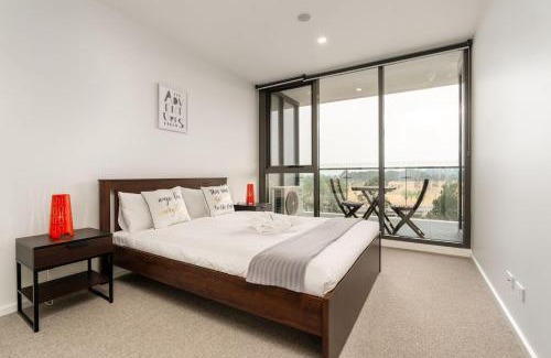 Phillip Apartment | Stylish Phillip apartment with gym and pool - Hosted by CanStay
