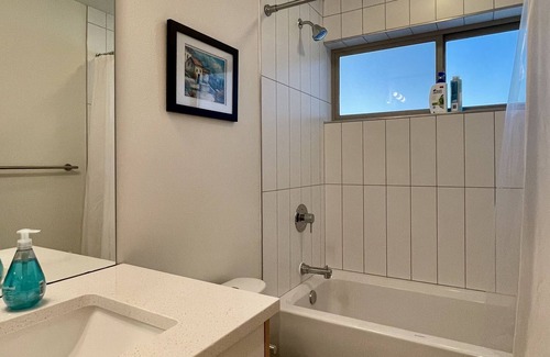 Lawton Park House | Stylish Private Room Steps to Discovery Park