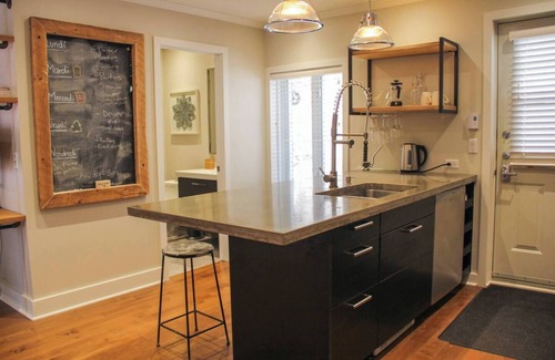Montreal Apartment | Stylish & Quiet 1-Bedroom | Fast Internet + Home Office + Free Parking