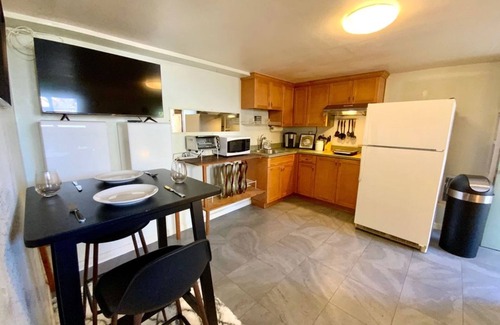 Inner Richmond Apartment | stylish quiet yet convenient to all shops in the heart of the city