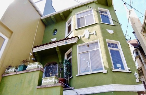 Inner Richmond Apartment | stylish quiet yet convenient to all shops in the heart of the city