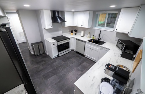 Shoreline Apartment | Stylish Remodeled 2BR Retreat - Near Seattle - Peaceful, Clean, & Modern
