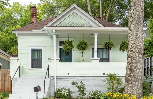 West End House | Stylish Renovated Bungalow on Trendy Westend Beltline-High Ratings on Airbnb