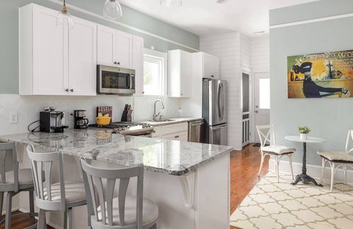 West End House | Stylish Renovated Bungalow on Trendy Westend Beltline-High Ratings on Airbnb
