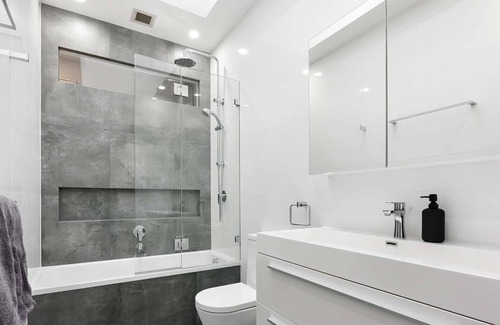 Randwick House | Stylish renovated family-friendly Federation semi, sleeps 6