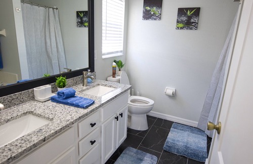 Palm Coast House | Stylish Retreat/Huge backyard/15 min to the Beach