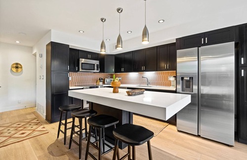 Palm Desert Condo | Stylish Retreat near El Paseo | Community Pool & Spa | Stylish Decor & Central Location