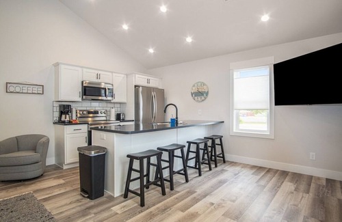 Nelson House | Stylish Retreat Steps from the Downtown