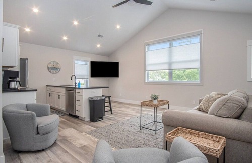 Nelson House | Stylish Retreat Steps from the Downtown