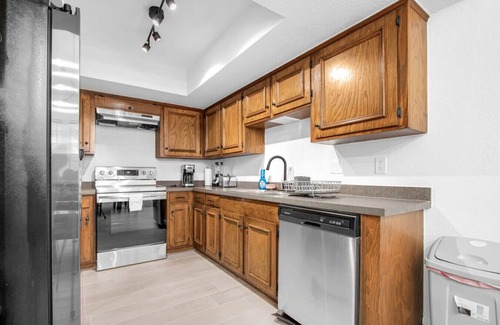 Bandolero - Tarascas House | Stylish Retreat w/Private Patio, King Bed and BBQ