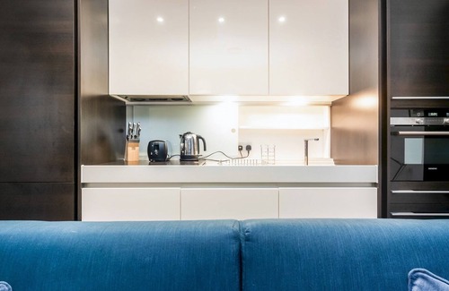 St Luke's Apartment | Stylish Retreat | Walk to Barbican & St. Paul’s | Pass the Keys