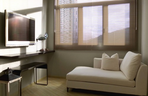 Tanjung Bungah Apartment | Stylish Room with Bath and Kitchenette Living