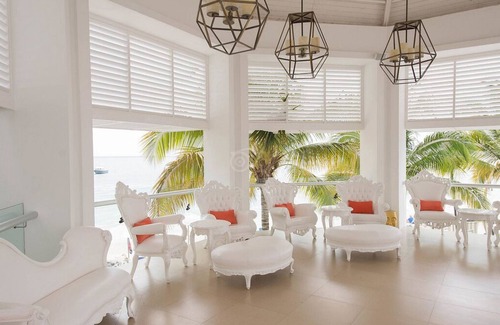 Orange Bay Apartment | Stylish Royal Suite w/King Bed, Ocean Views & Private Patio ALL-INCLUSIVE