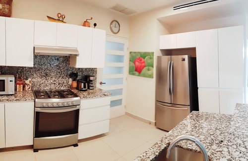 Colonia Centro Condo | Stylish & Spacious 3 bdrm condo Pool, Wi-Fi.