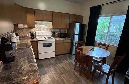 Ypsilanti Apartment | Stylish Sanctuary Near Emu: Ideal For Med Students 2 Bedroom Apts
