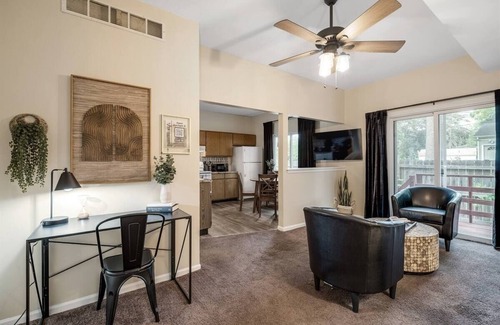 Ypsilanti Apartment | Stylish Sanctuary Near Emu: Ideal For Med Students 2 Bedroom Apts
