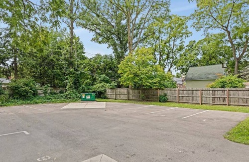 Ypsilanti Apartment | Stylish Sanctuary Near Emu: Ideal For Med Students 2 Bedroom Apts