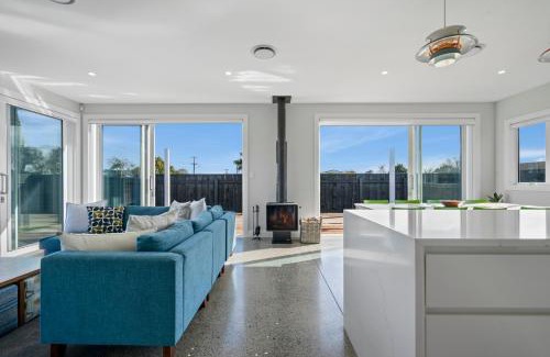 Martinborough House | Stylish Serenity - Martinborough Holiday Home