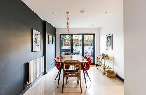 Addison Apartment | Stylish Shepherd's Bush Flat w/Patio
