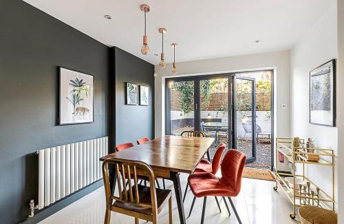 Addison Apartment | Stylish Shepherd's Bush Flat w/Patio