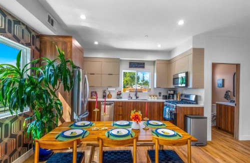 Sherman Oaks Apartment | Stylish Sherman Oaks Townhouse 3bed + 3.5bath All Master Suites