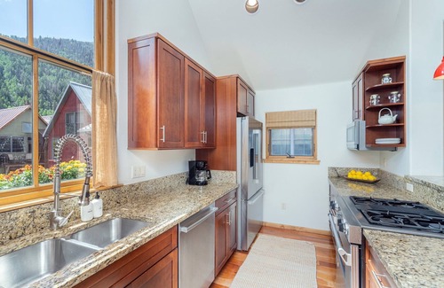 Telluride House | Stylish Ski Base, Walk to Lift 7 & River Trail