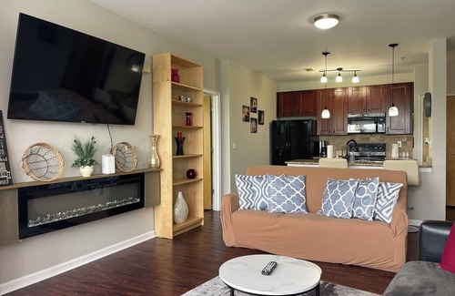 West End Condo | Stylish Sky Lofts Condo in Historic West End
