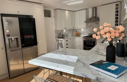 Munster Apartment | Stylish, Smart & Fun 4 Bed Home