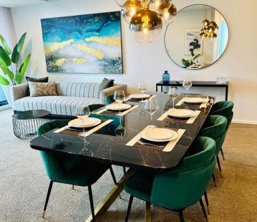 Southbank Apartment | Stylish Southbank apartment Plus Free Parking for 2 Cars