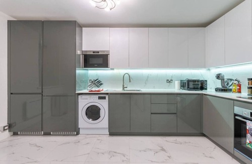 Marylebone Apartment | Stylish Spacious Retreat: Luxury 2-Bedroom Haven