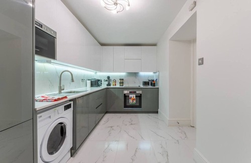 Marylebone Apartment | Stylish Spacious Retreat: Luxury 2-Bedroom Haven