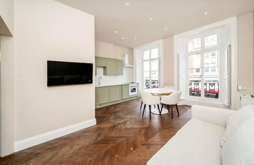 St. Pancras and Somers Town Apartment | Stylish & Spacious 1 br Flat in Central Camden
