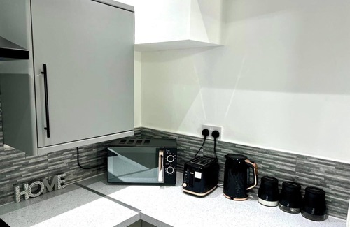 Middleton Apartment | Stylish Spacious 1Bd Apt-KingBed-10min Heaton Park