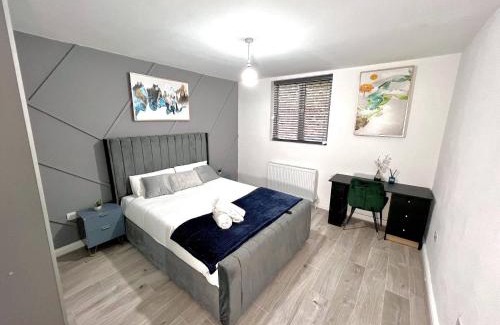 Middleton Apartment | Stylish Spacious 1Bd Apt-KingBed-10min Heaton Park