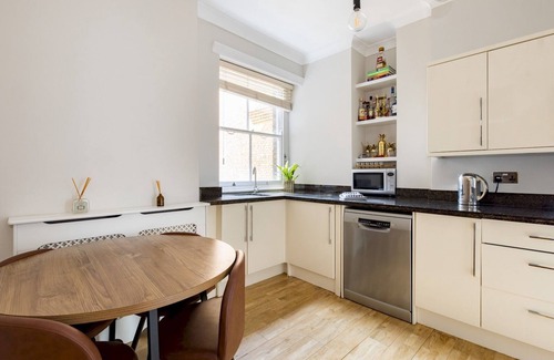 Fulham Apartment | Stylish & Spacious 2 bedrooms in Fulham - Pass the Keys