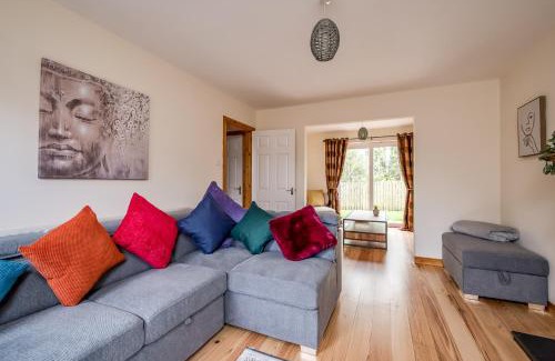 Lisburn House | Stylish & spacious 3 bedroom entire house in Lisburn with parking