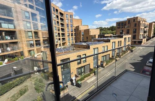 Coulsdon West Apartment | Stylish Spacious 5-Bed Duplex