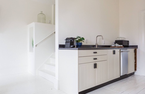Wellington Apartment | Stylish, spacious suite in Wellington- steps to beach, dining, brewery and shops