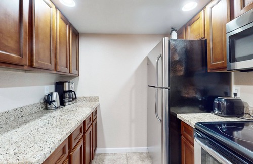 Paradise Valley Village Condo | Stylish & Spacious Condo with Pool, Spa & Gym | Minutes to Golf