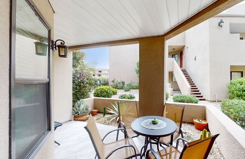 Paradise Valley Village Condo | Stylish & Spacious Condo with Pool, Spa & Gym | Minutes to Golf