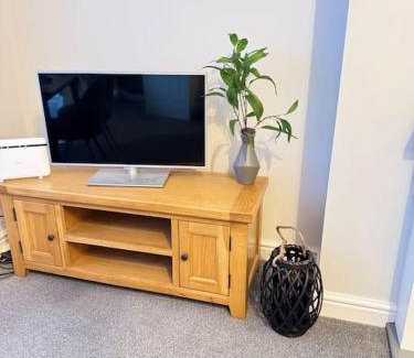 Beverley House | Stylish spacious home in Beverley Families, Contractors, Long stay welcome