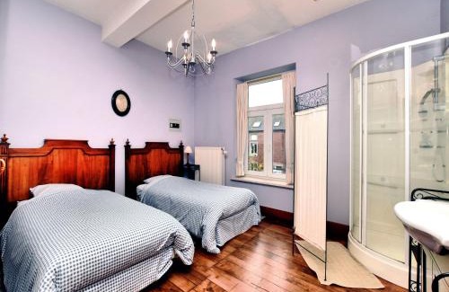 Pont-a-Lesse House | Stylish Stay with Sauna, cleaning included