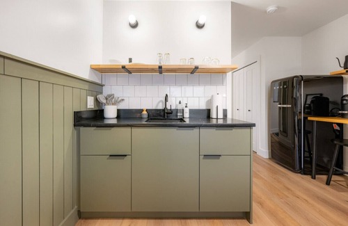 Juneau Apartment | Stylish Stay by Harbor | Walkable Hotspot