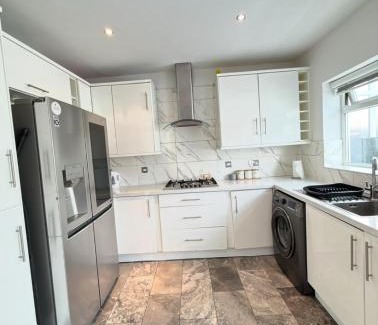 Heath Apartment | Stylish Stay Near Everything