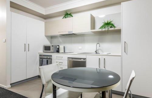 Greenway Apartment | Stylish Stay Near Lake Tuggeranong