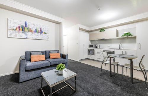 Greenway Apartment | Stylish Stay Near Lake Tuggeranong