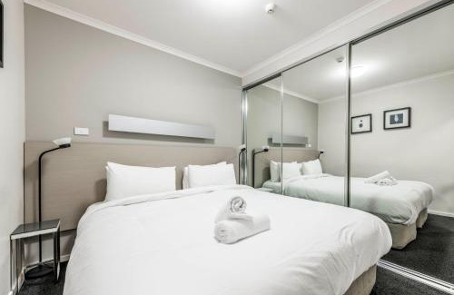 Greenway Apartment | Stylish Stay Near Lake Tuggeranong