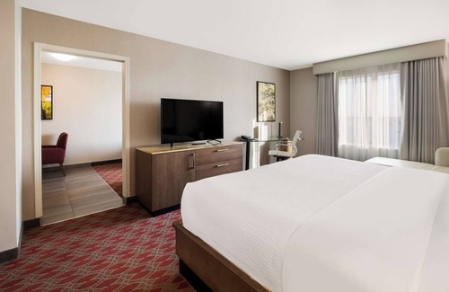 Calgary Hotel | Stylish Stay with Swimming Pool, and Easy Access to Rafting Adventures