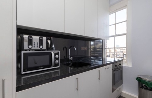 City of Westminster Apartment | Stylish studio - 5 min to Hyde Park & Oxford St