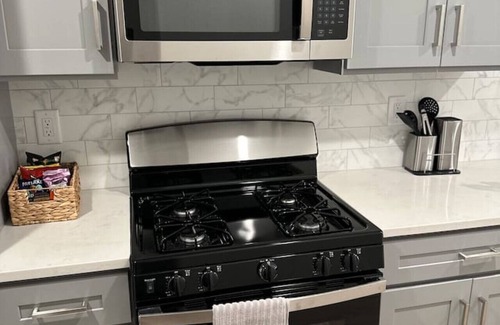 Jersey City Apartment | Stylish Studio Apartment - 7 Min Walk NYC Train